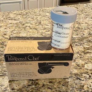Pampered Chef Deluxe Cheese Grater and The Grate Container